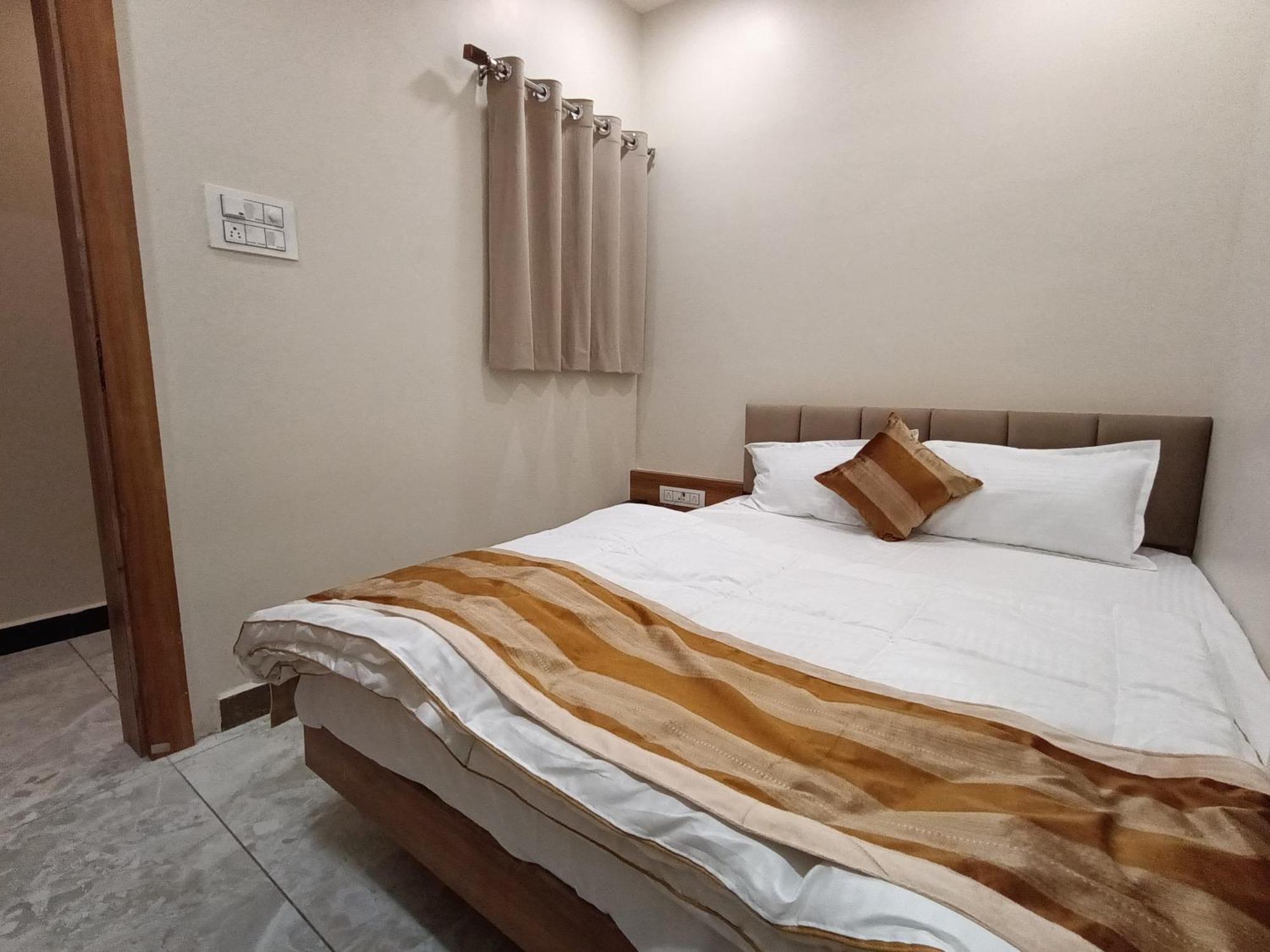 Shree Shyamraj Hotel Ujjain Bagian luar foto
