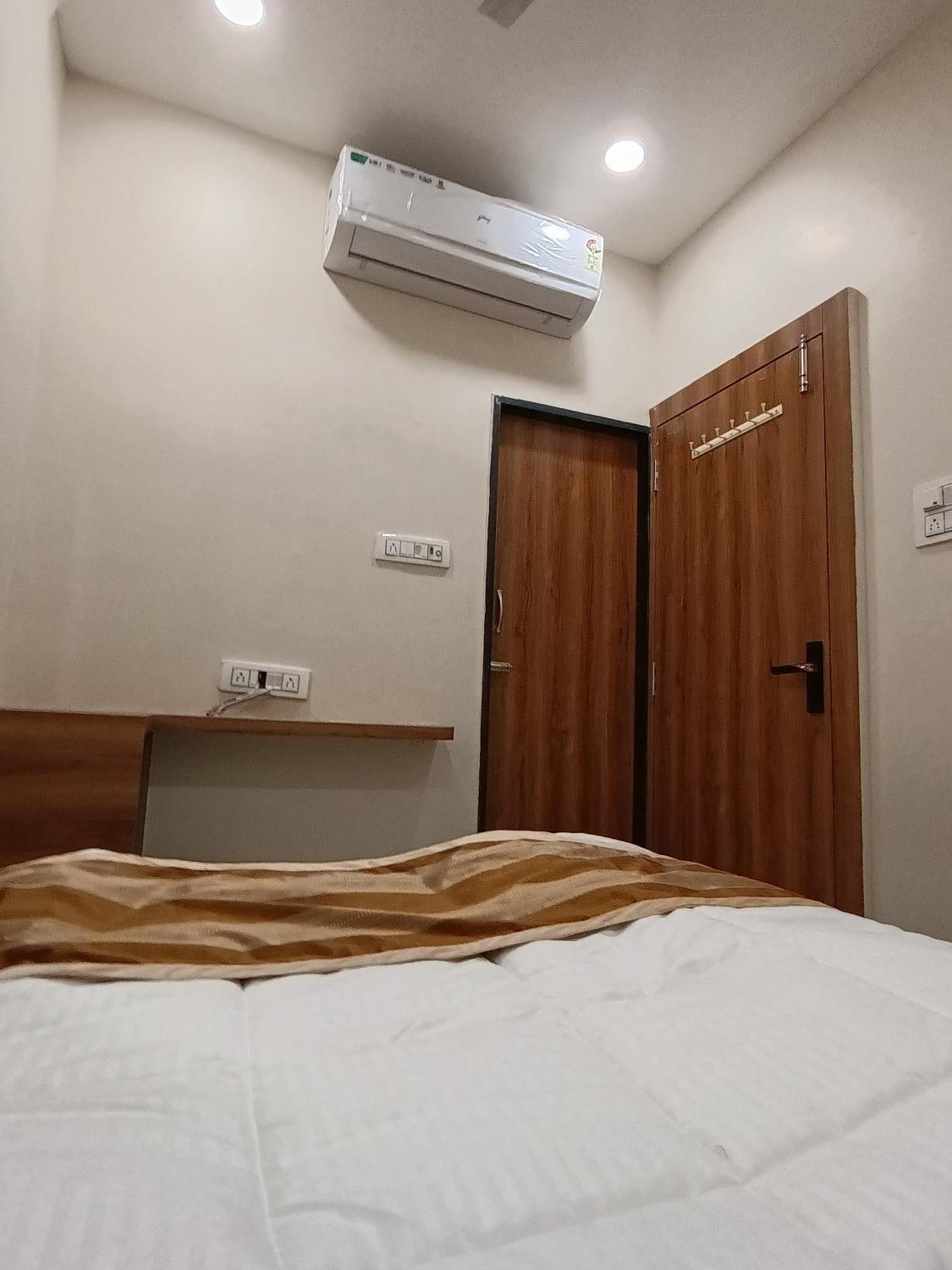 Shree Shyamraj Hotel Ujjain Bagian luar foto