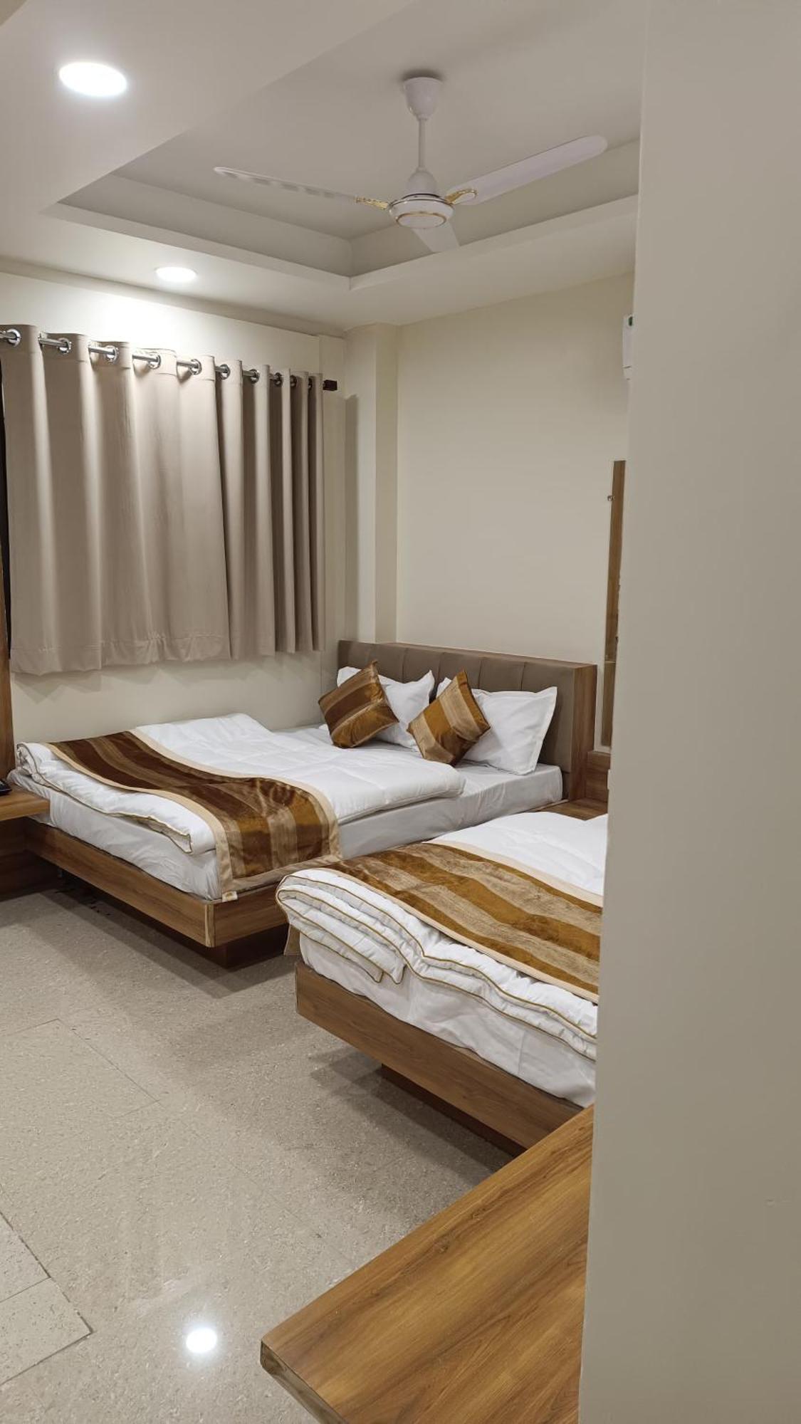 Shree Shyamraj Hotel Ujjain Bagian luar foto