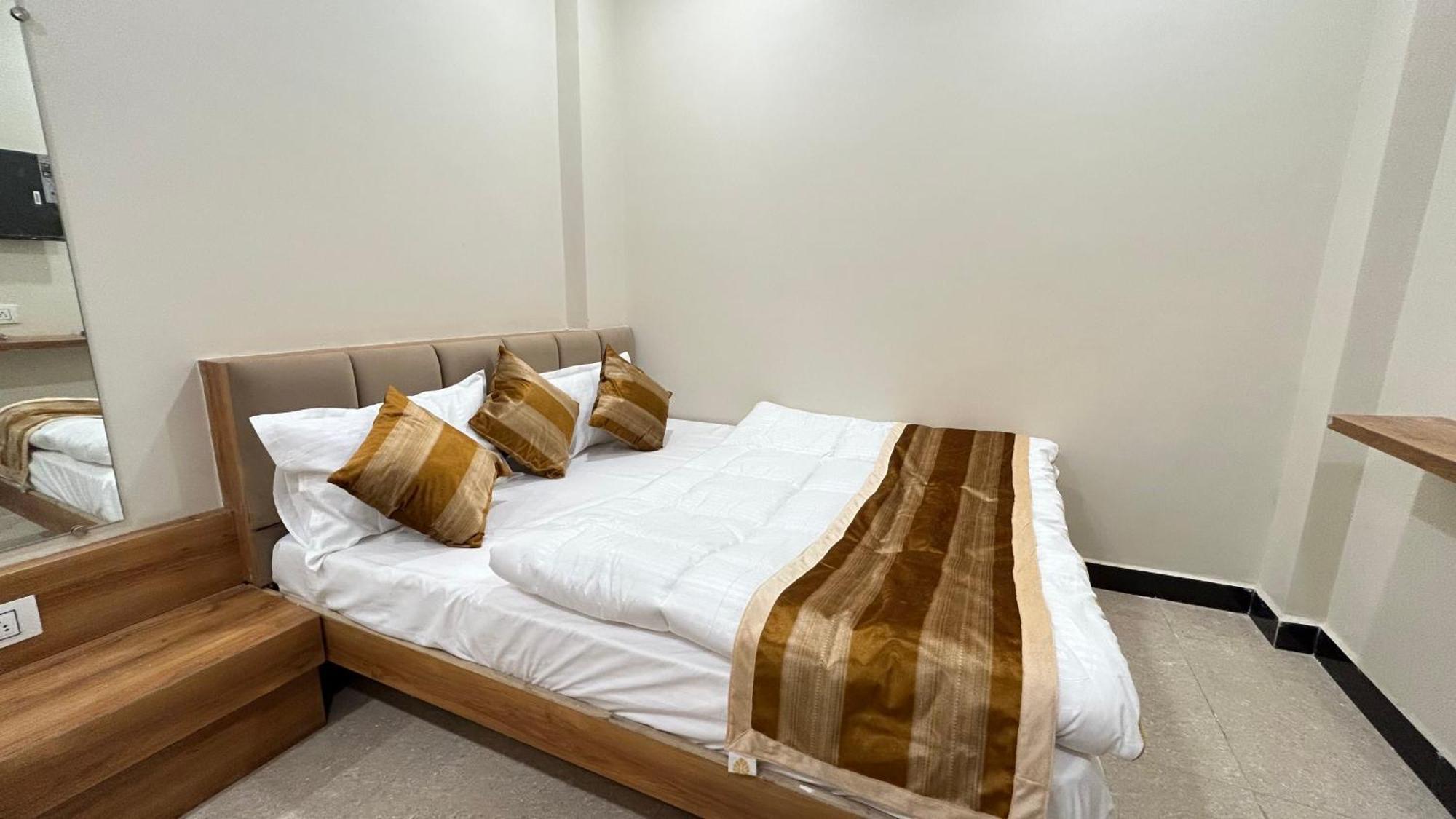 Shree Shyamraj Hotel Ujjain Bagian luar foto