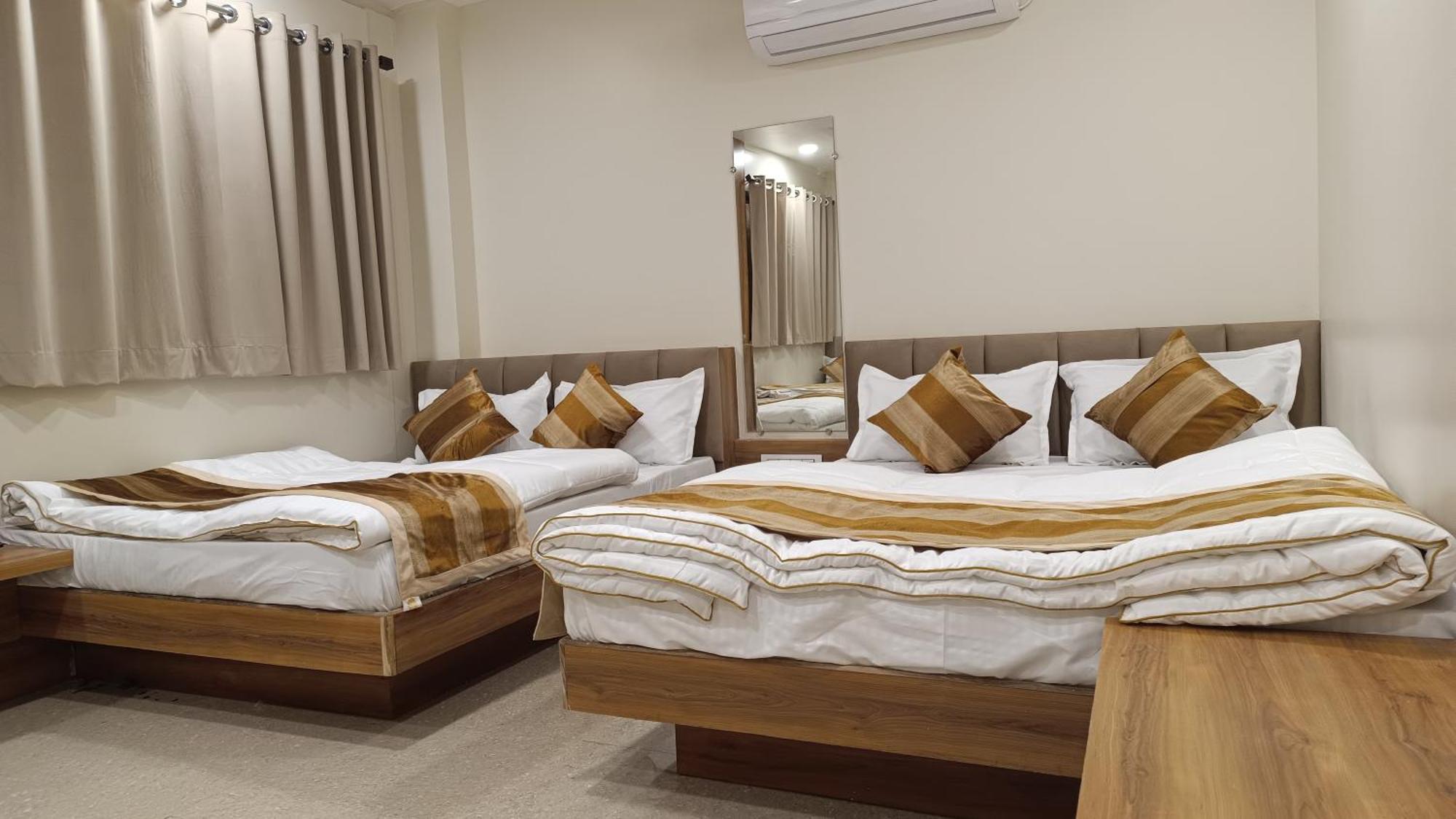 Shree Shyamraj Hotel Ujjain Bagian luar foto