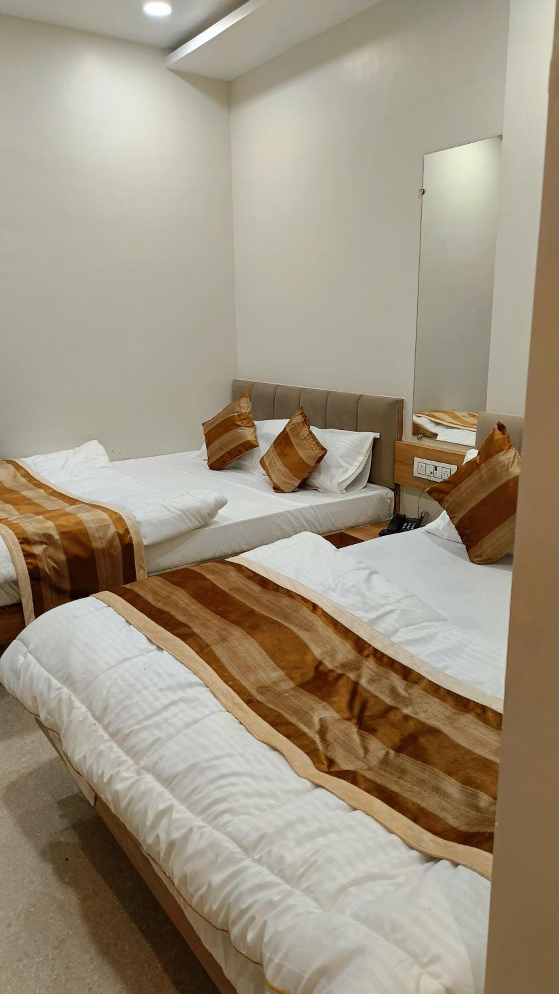 Shree Shyamraj Hotel Ujjain Bagian luar foto